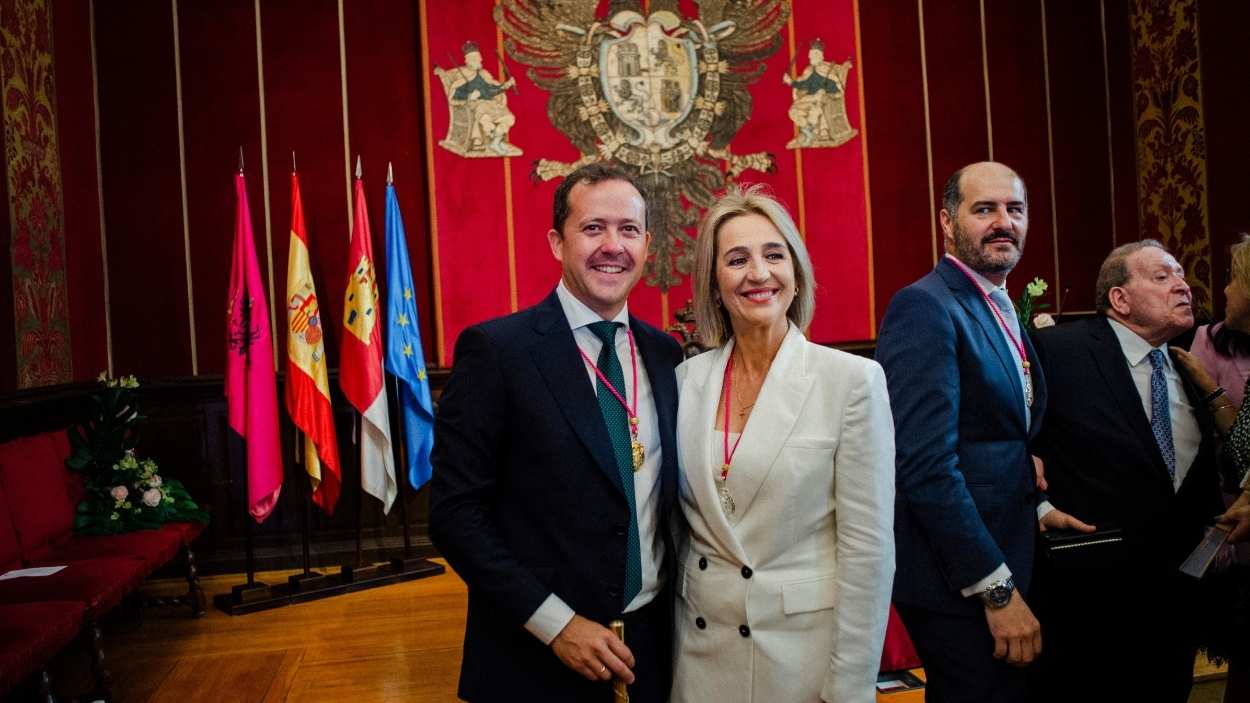 Carlos Velázquez (PP), alcalde de Toledo, e Inés Cañizares (Vox), vicealcaldesa. Archivo EP.