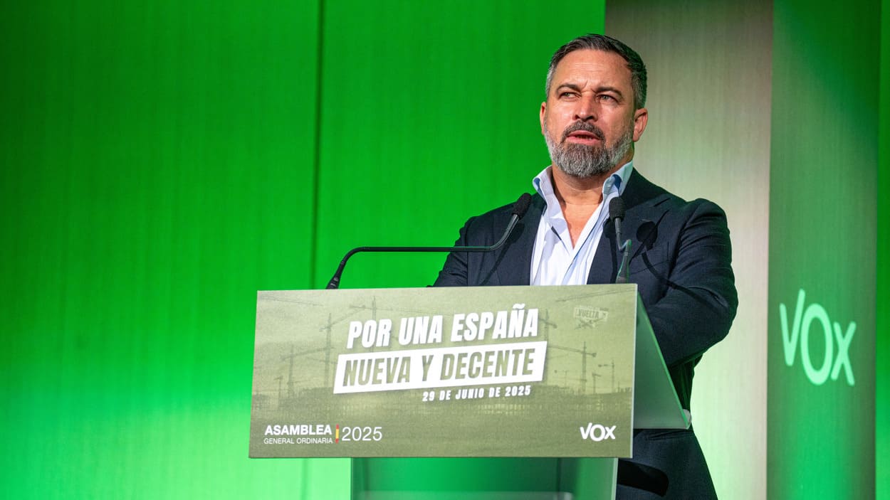 El líder de Vox, Santiago Abascal, interviene durante la presentación del programa económico y de vivienda de Vox. EP.