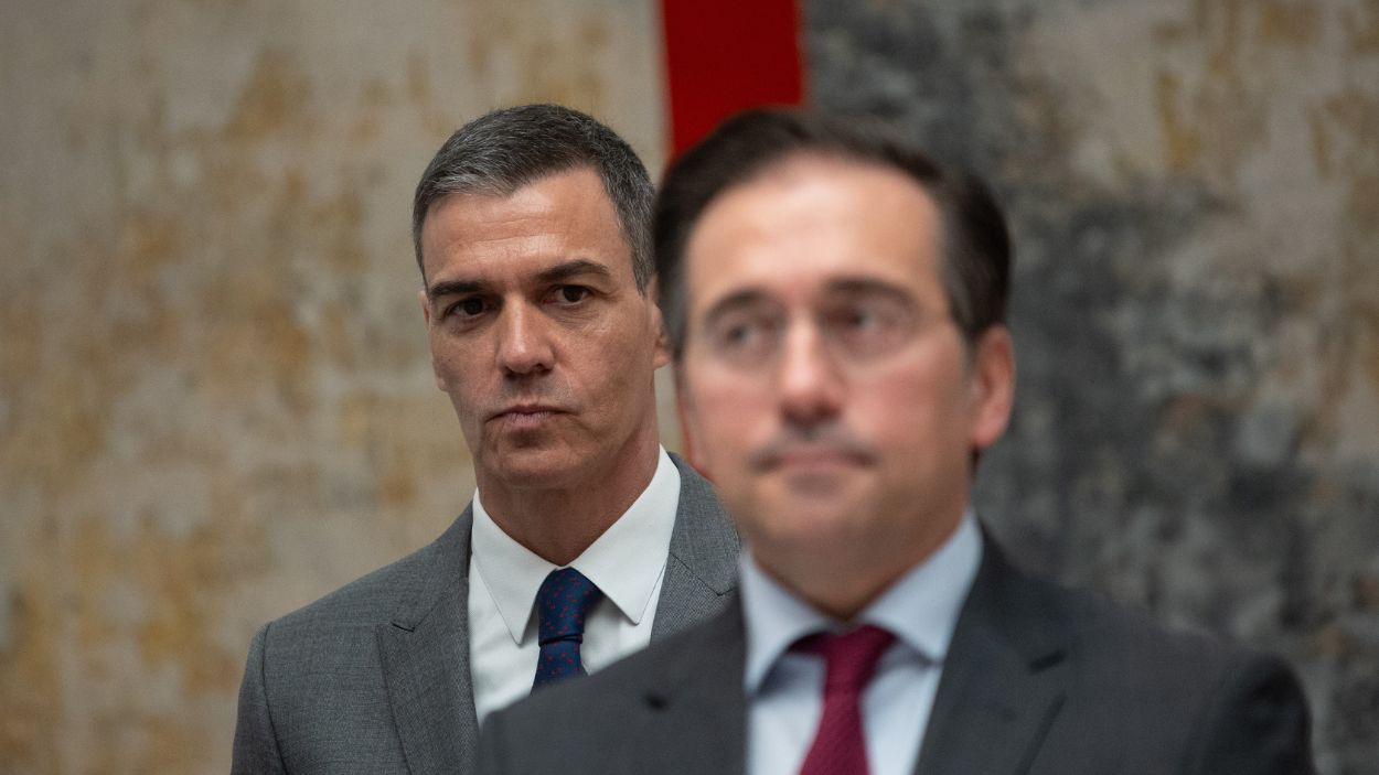 El presidente del Gobierno, Pedro Sánchez, y el ministro de Asuntos de Exteriores, José Manuel Albares. EP.