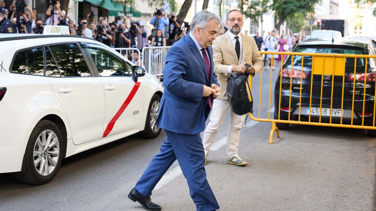 Santos Cerdán, a su llegada al Tribunal Supremo para declarar en calidad de imputado. EP