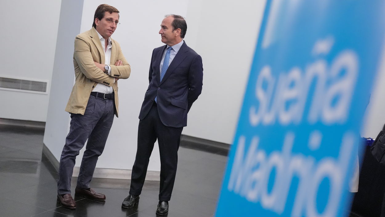 El alcalde de Madrid, José Luis Martínez Almeida, y el delegado de Urbanismo, Medio Ambiente y Movilidad, Borja Carabante. EP.