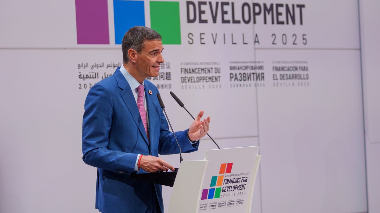 El presidente del Gobierno, Pedro Sánchez, atiende a los medios de comunicación a 30 de junio de 2025 en Sevilla. EP.