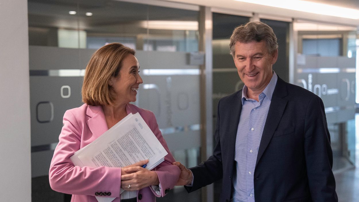 Cuca Gamarra y Alberto Núñez Feijóo en los pasillos de Génova. Fuente: PP.