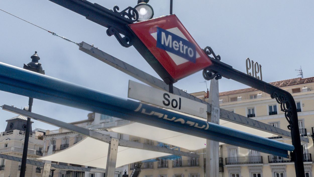 Toldos colocados por el Ayuntamiento en la Puerta del Sol de Madrid. EP.