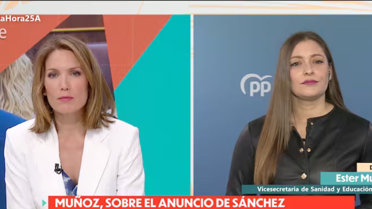 Silvia Intxaurrondo y Ester Muñoz en 'La hora de La 1'. TVE