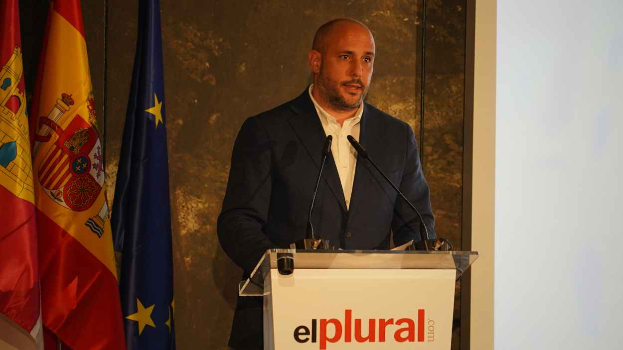 El director de Relaciones Institucionales de ElPlural.com, Marcos Paradinas, presenta la nueva delegación de ElPlural.com en Castilla La Mancha.
