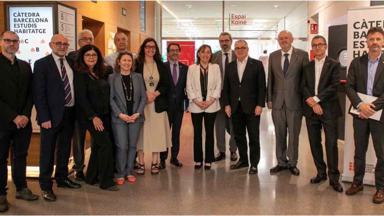 Los codirectores de la CBEH con Sílvia Paneque; Jordi Valls, y otros miembros de las universidades y la administración