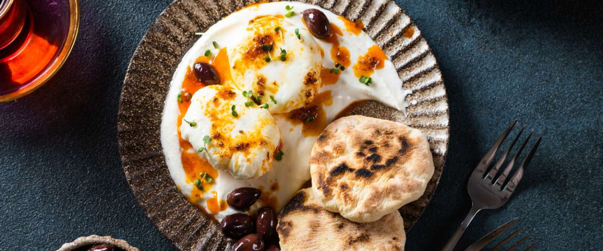 la receta con yogur, ajo y mantequilla picante que conquista Instagram