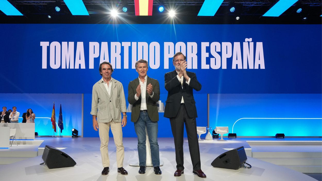José María Aznar, Alberto Núñez Feijóo y Mariano Rajoy en el XXI Congreso Nacional del Partido Popular en Madrid. Foto: PP.