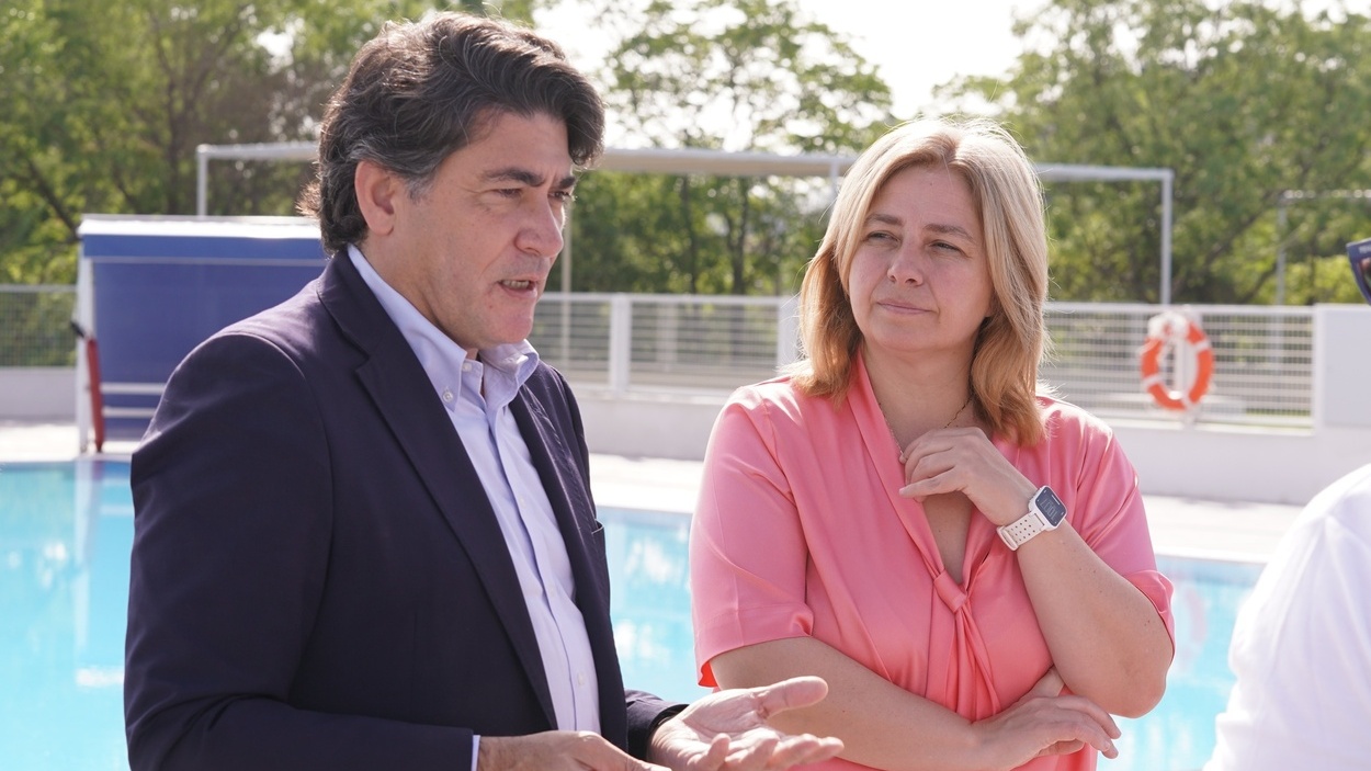 El concejal presidente de la Junta Municipal de Hortaleza, David Pérez, con la vicealcaldesa de Madrid, Inma Sanz. EP.