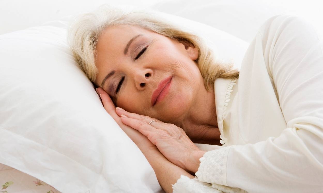 Una mujer durmiendo