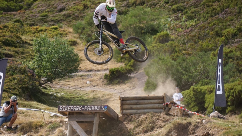 Un espacio habilitado para practicar ciclismo de montaña con circuitos y rampas diseñadas para amantes de la aventura sobre dos ruedas. Gobierno del Principado de Asturias