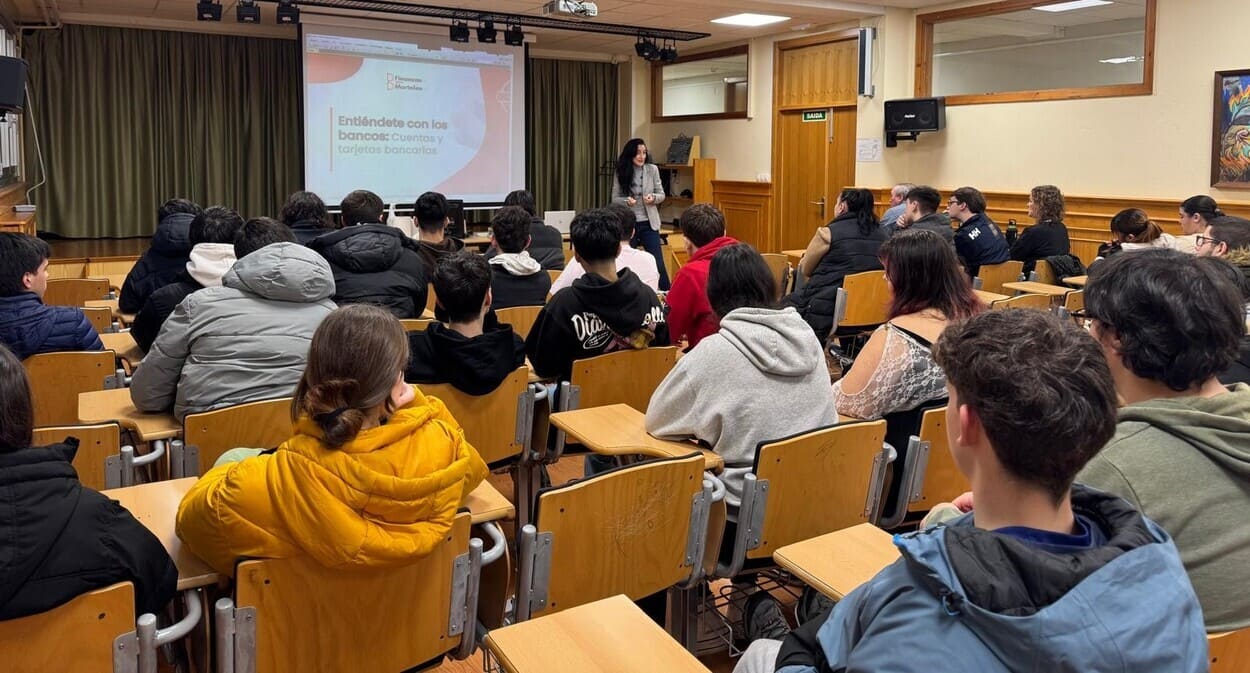 Institutos en Galicia participan en un taller educativo del programa Finanzas para Mortales, impulsado por Santander. Banco Santander
