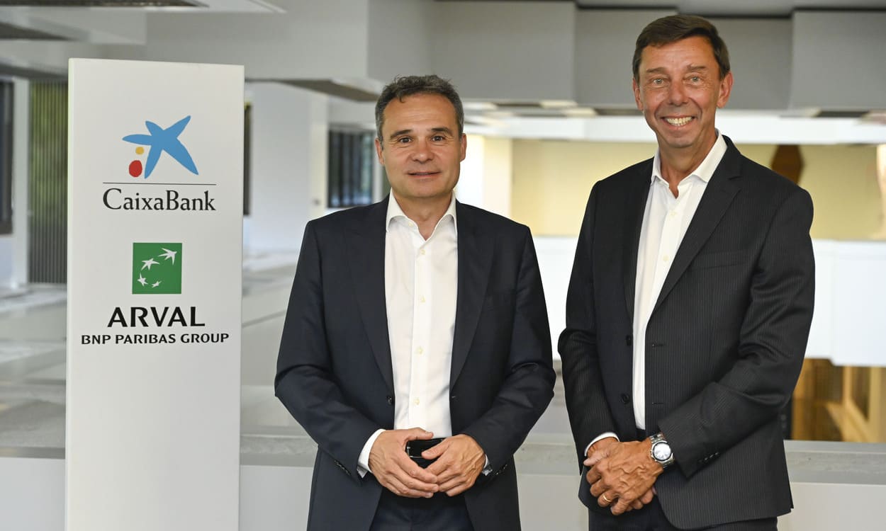 Jordi Nicolau, director de Payments & Consumer de CaixaBank, y Alain van Groenendael, CEO de Arval. Caixabank