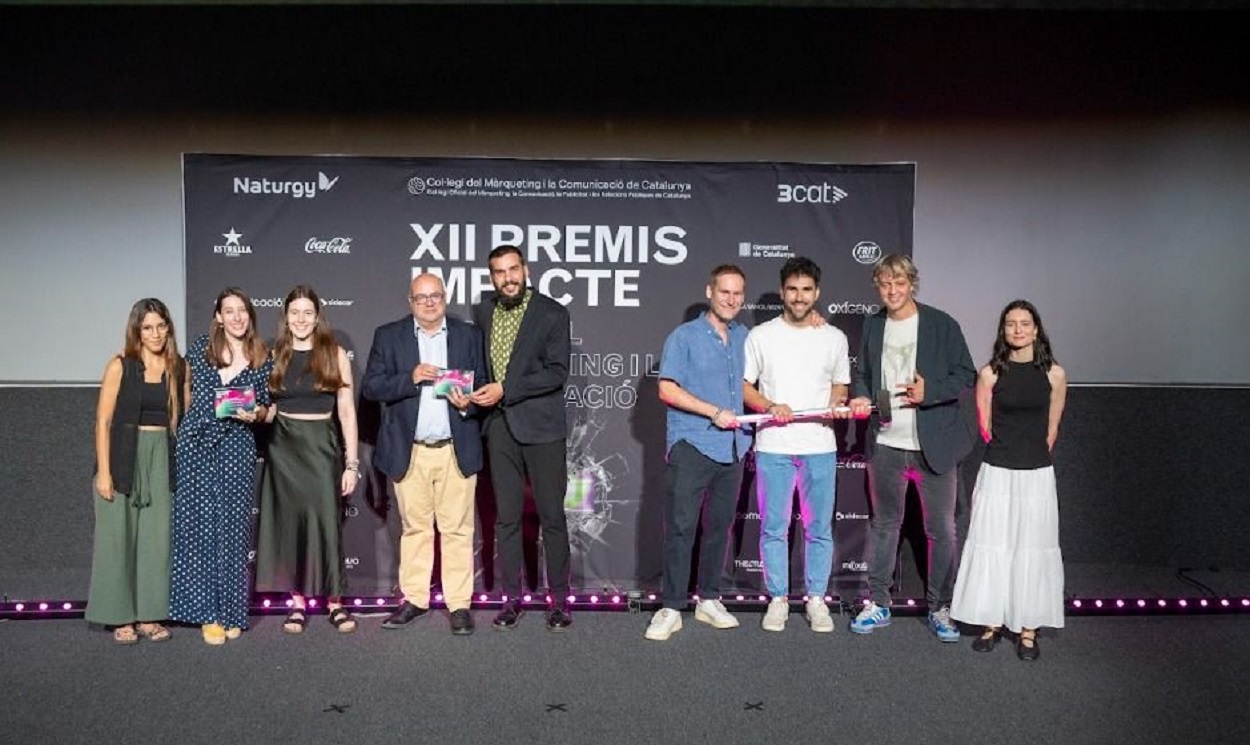 Francesc Galí y Pol Espadamala, del equipo de Marketing de La Fageda, junto al resto de premiados en la categoría de Construcción de marca