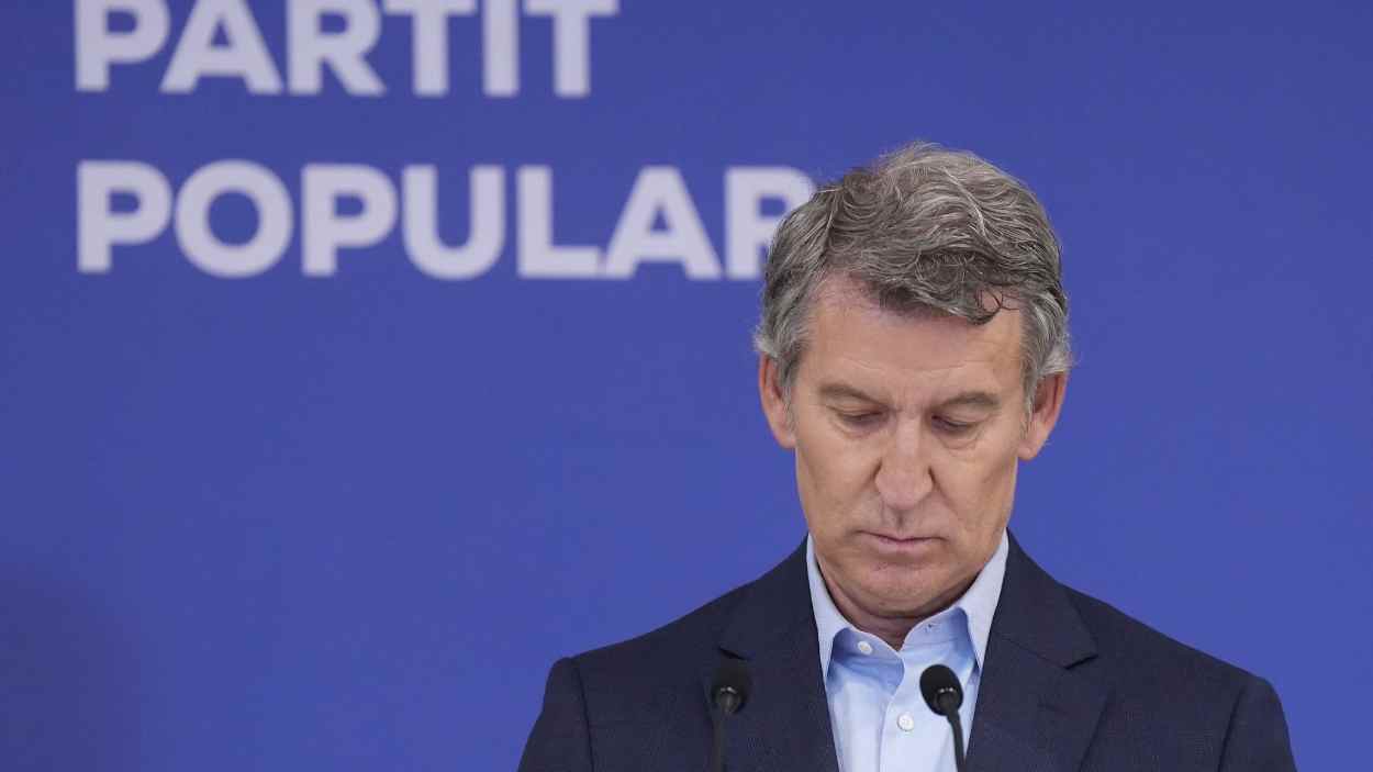 Feijóo, desesperado, en manos de las cloacas y de Villarejo. EP