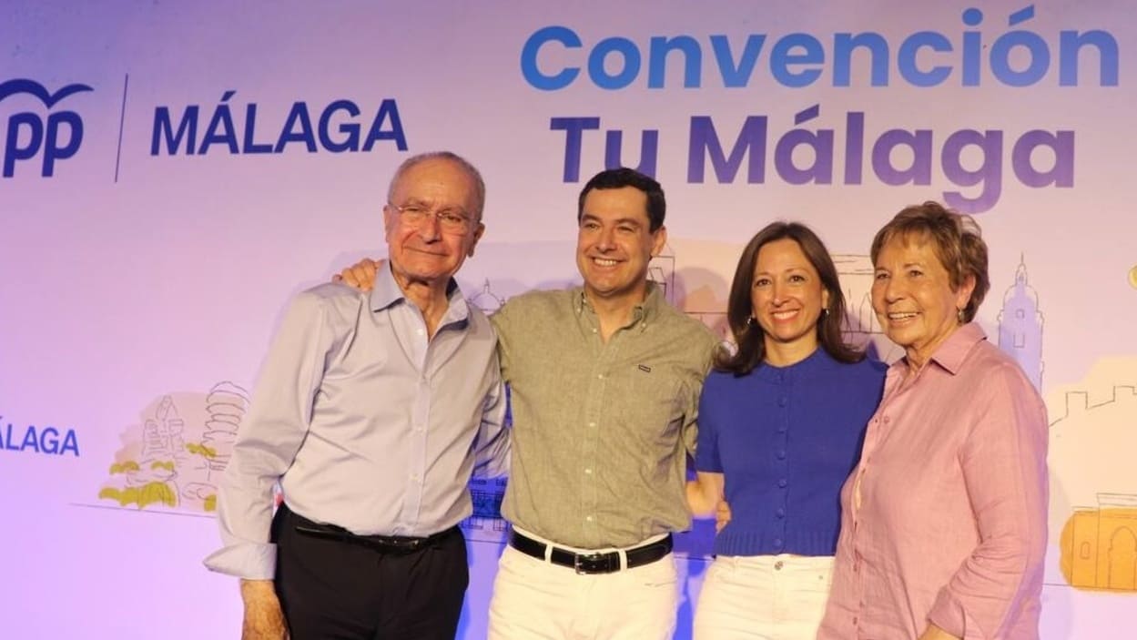 Representantes del PP de Málaga junto al presidente de la Junta de Andalucía, Juan Manuel Moreno Bonilla