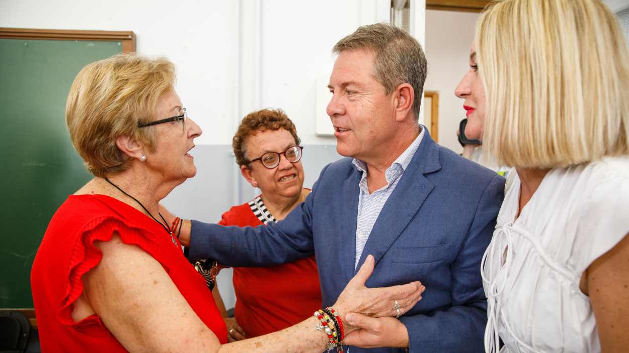 El presidente de Castilla-La Mancha, Emiliano García-Page, en la inauguración de una escuela infantil en una pequeña localidad de Albacete este lunes. JCCM.