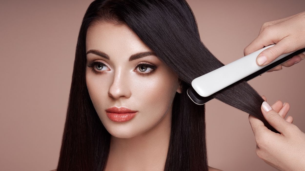 Alisar el pelo. Canva
