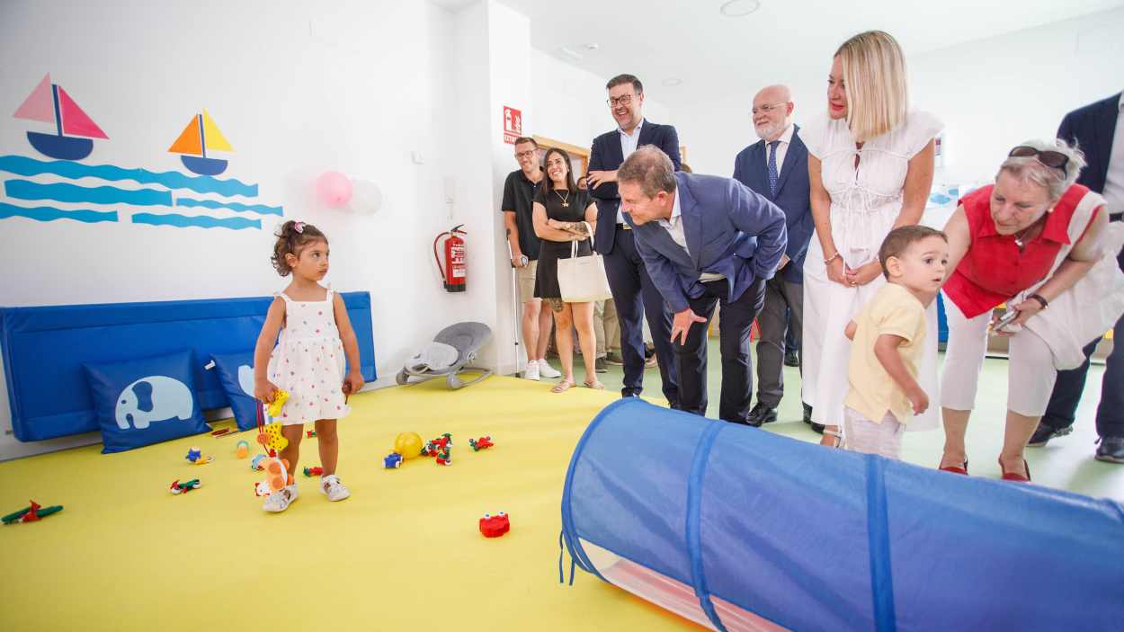Emiliano García-Page en la inauguración de la escuela infantil de Pozo Lorente. JCCM.