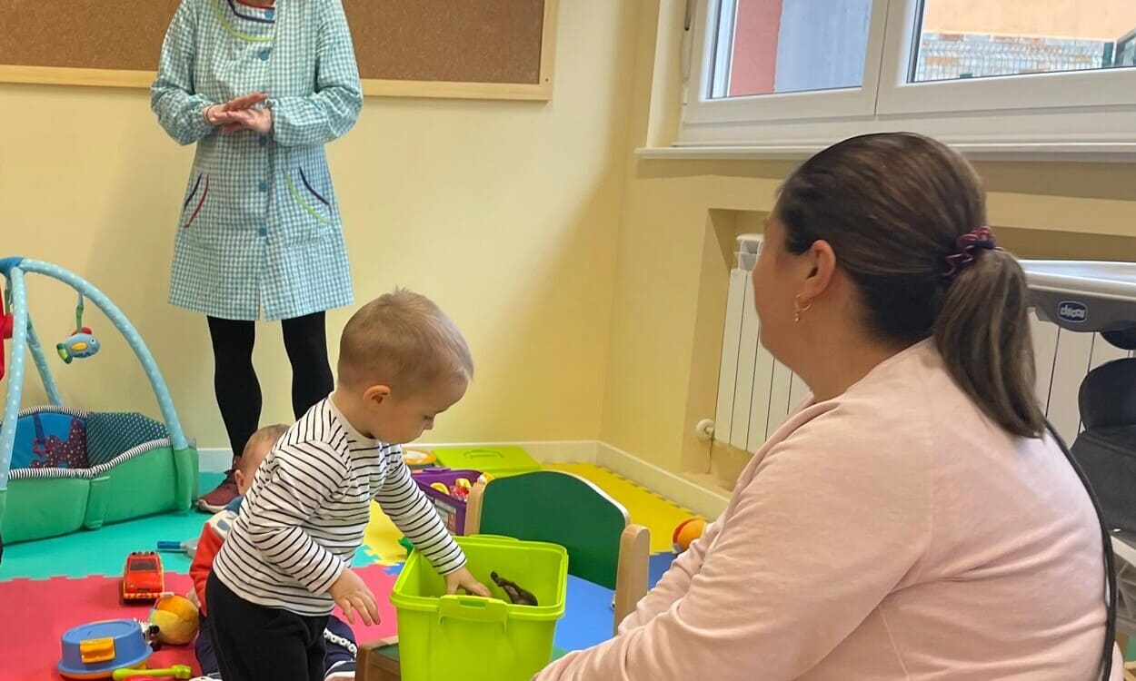 Escuelina Los Pequeníos, en Villayón: un ejemplo de arraigo rural y educación gratuita desde los primeros años en el corazón de Asturias. Principado de Asturias