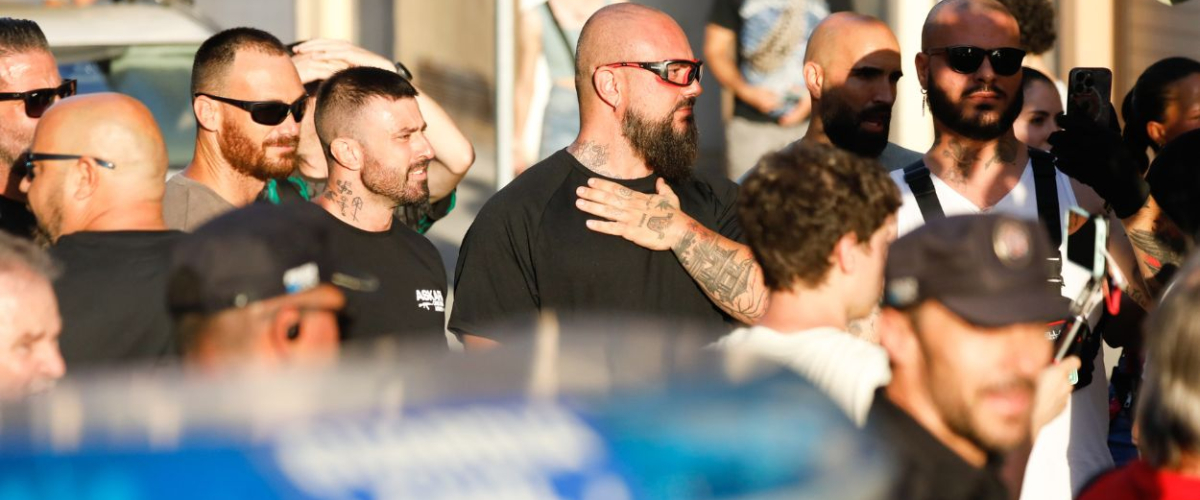 Cientos de neonazis se organizan a través de Telegram para armarse y asesinar a migrantes
