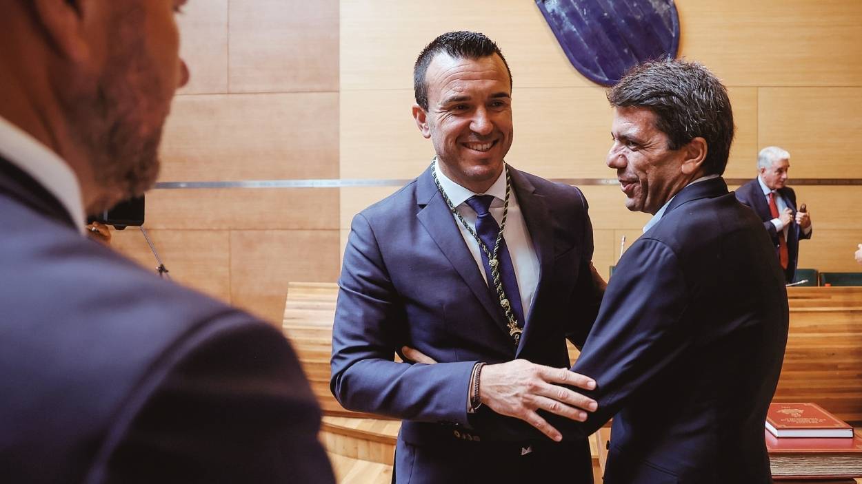 El presidente de la Diputación de Valencia, Vicent Mompó (i), y el presidente de la Comunidad Valenciana, Carlos Mazón. EP/Archivo.