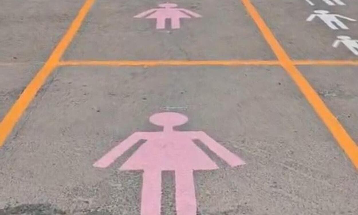 Nuevas plazas de aparcamiento para mujeres en León. Redes Sociales.