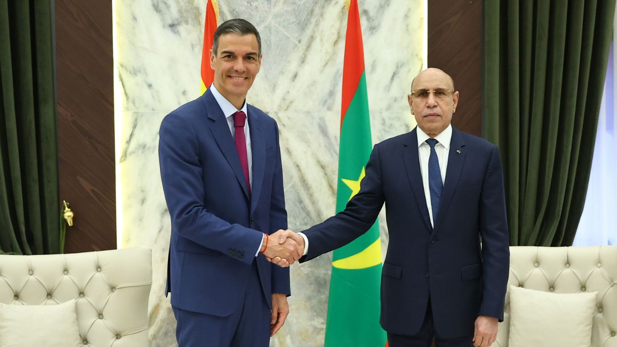 El presidente del Gobierno, Pedro Sánchez, junto al presidente de Mauritania, Mohamed Ould Ghazouani. EP.