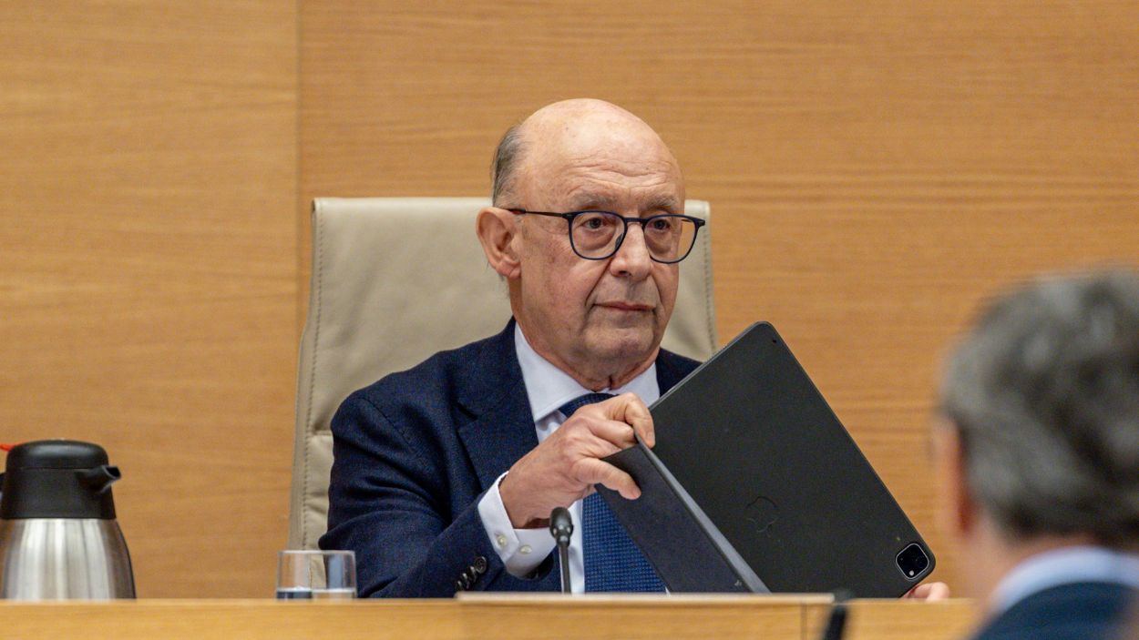 El exministro de Hacienda y Función Pública, Cristóbal Montoro, en la comisión de investigación de la 'Operación Cataluña'. EP.