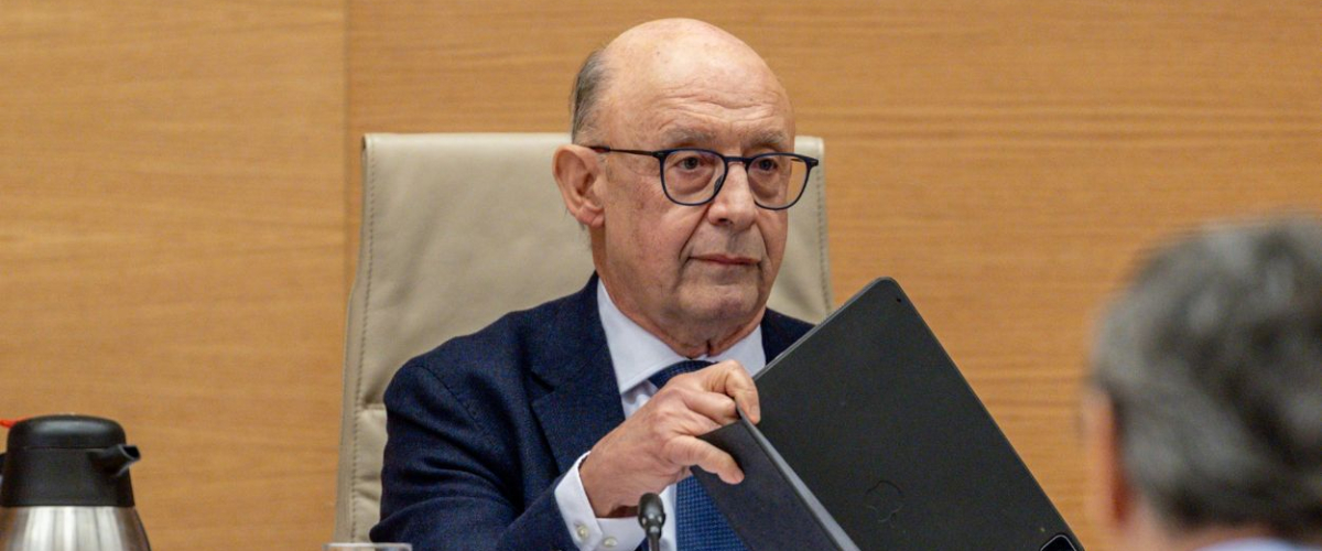 El PSOE reacciona a la imputación de Montoro: «Genio y figura»