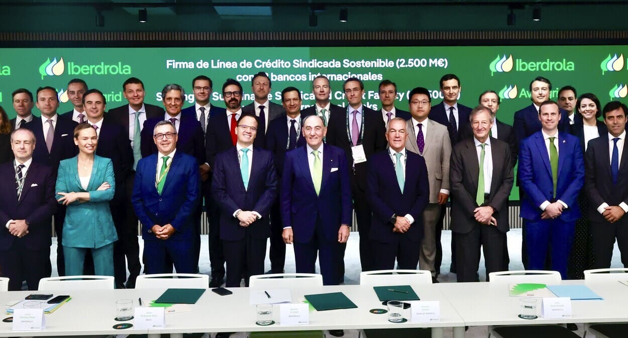 Iberdrola refuerza su liquidez con línea de crédito de 2.500 millones suscrita por 32 entidades internacionales. Iberdrola