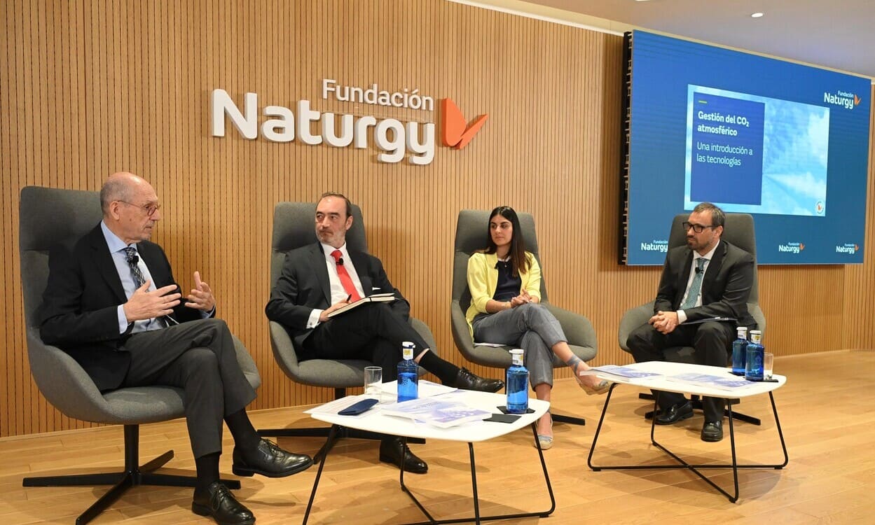 Mariano Marzo, Pedro Mora, Esperanza Montero y Rubén Esteller debaten sobre la descarbonilación en un coloquio de Fundación Naturgy