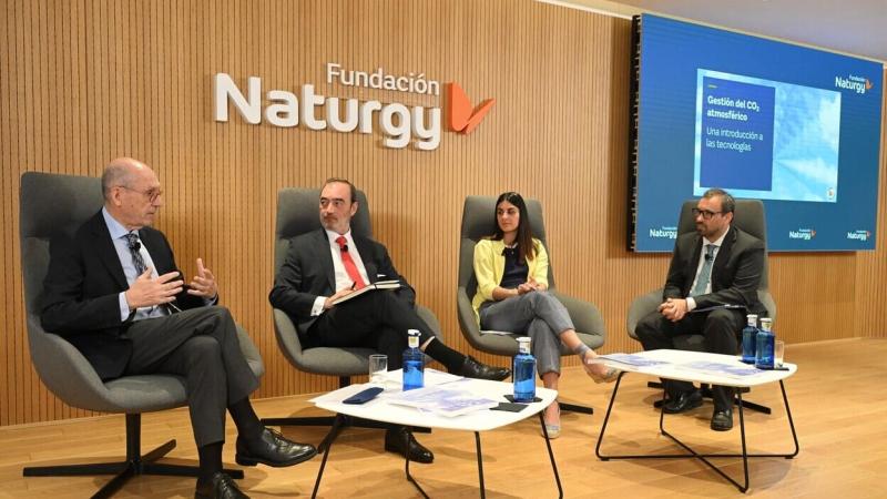 Mariano Marzo, Pedro Mora, Esperanza Montero y Rubén Esteller debaten sobre la descarbonilación en un coloquio de Fundación Naturgy