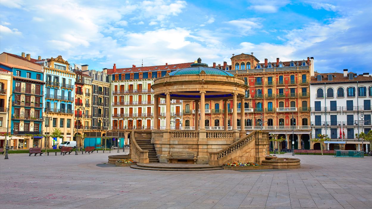 Visita la asombrosa Plaza del Castillo en Pamplona, una de las ciudades donde mejor se vive en Europa