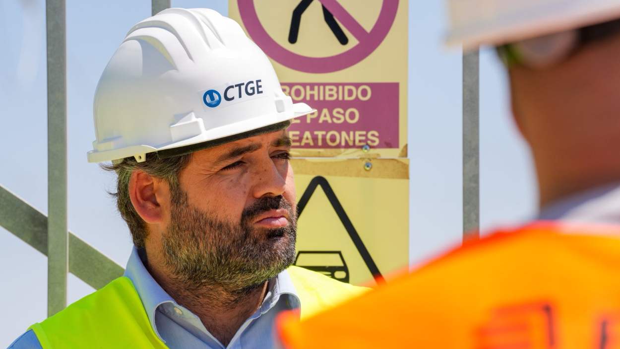 El presidente del PP de Castilla-La Mancha en una visita a una instalación fotovoltaica este miércoles sin convocatoria a medios. PP.