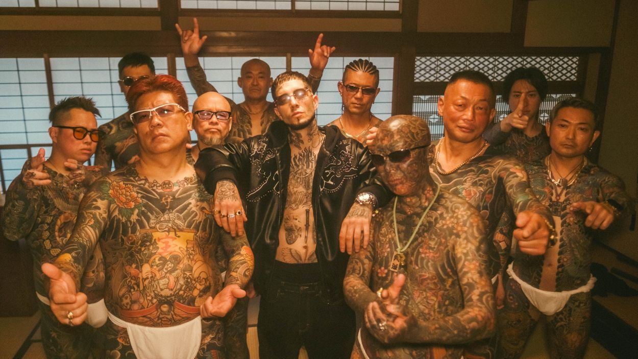 Fotograma de un videoclip de Denom.