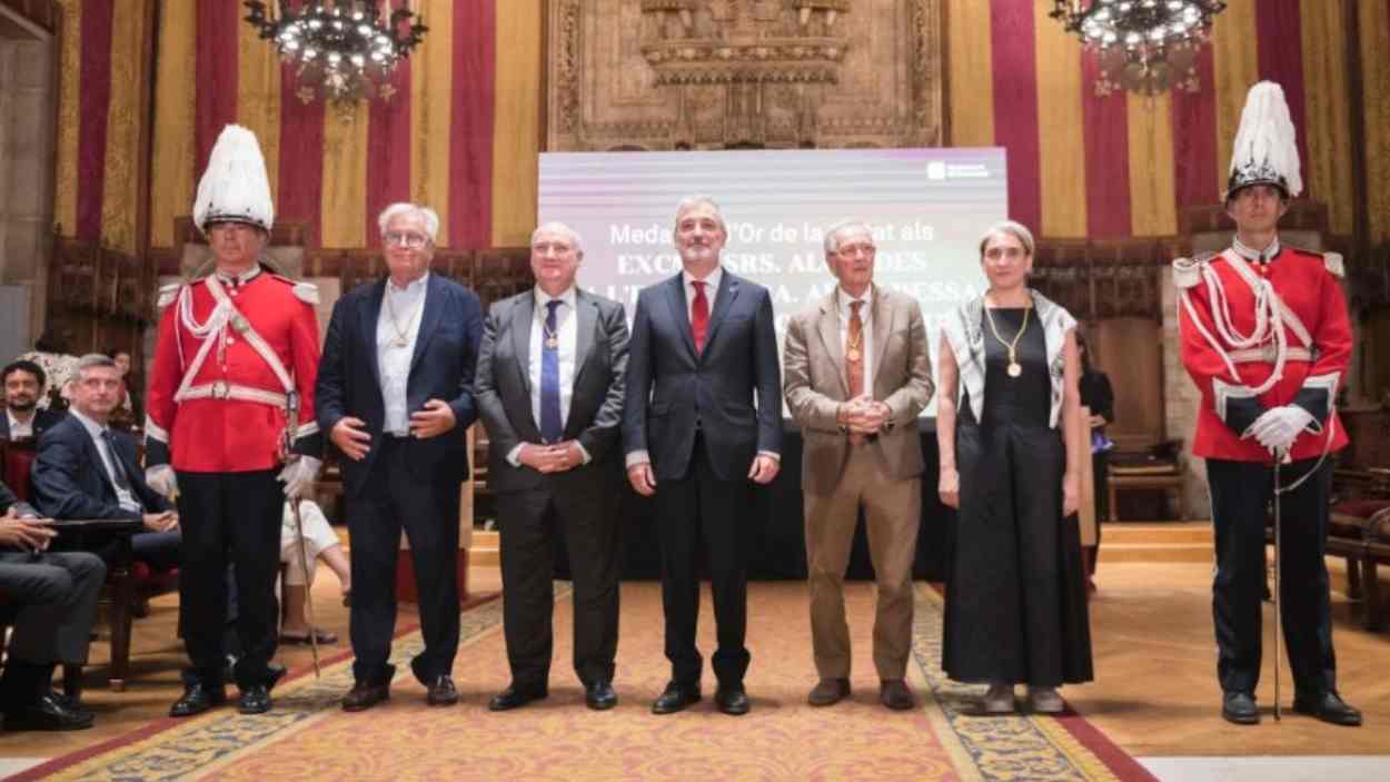 Barcelona homenajea a los alcaldes y alcaldesa de la etapa democrática