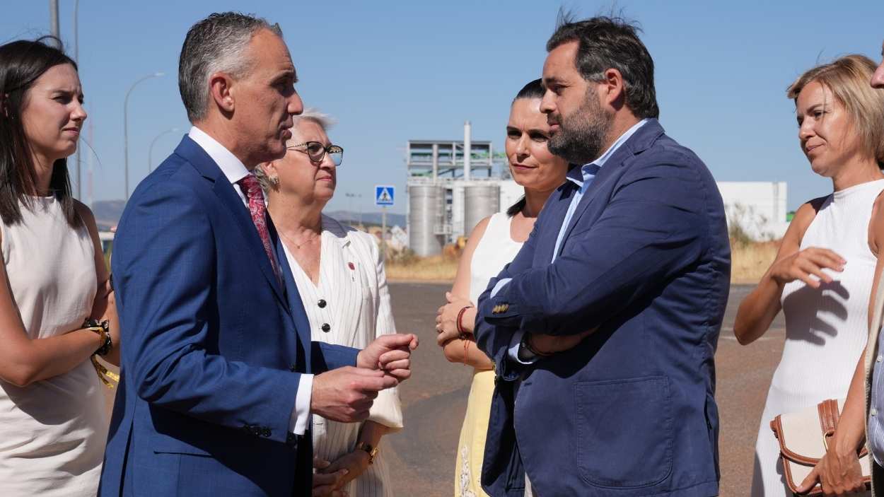 Miguel Ángel Ruiz, alcalde de Puertollano, y Paco Núñez, presidente del PP de Castilla-La Mancha. PP-CLM.