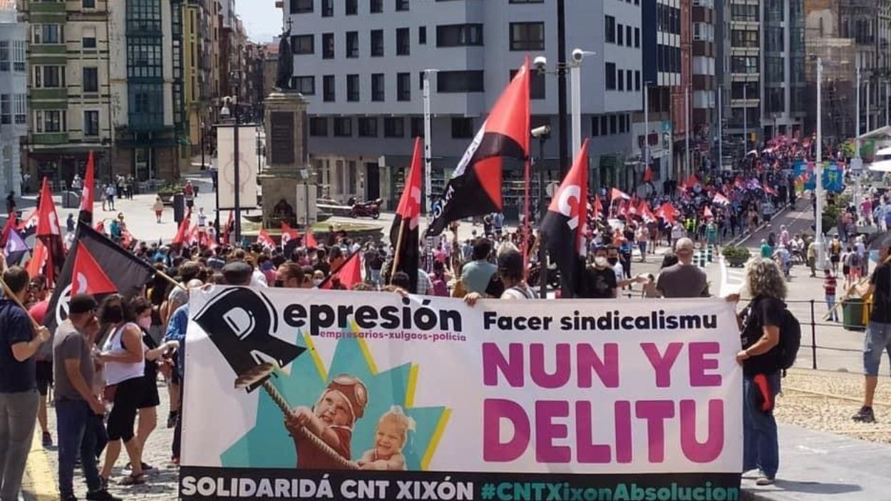 Manifestación en Gijón por Les 6 de La Suiza. EP.