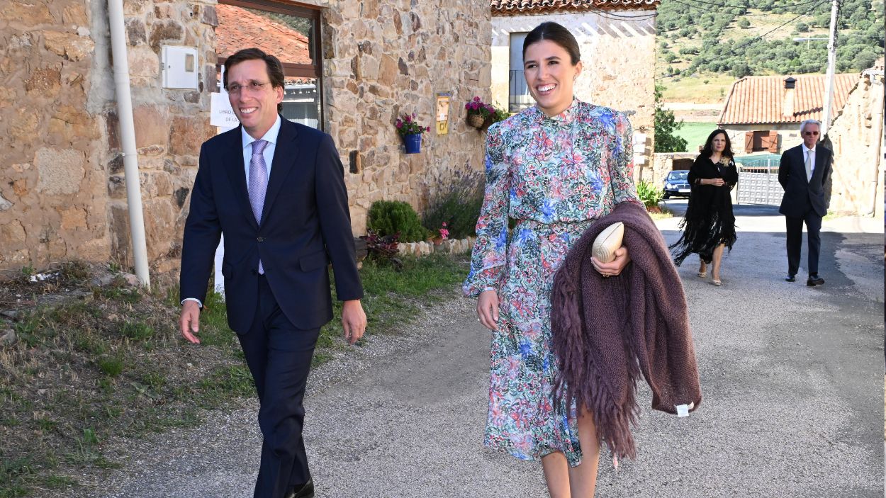 José Luis Martínez Almeida y Teresa Urquijo . EP.