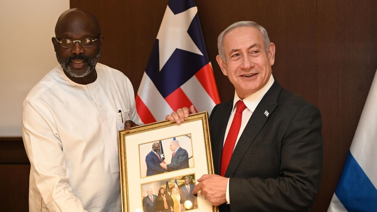 El expresidente de Liberia, George Weah, junto al presidente de Israel, Benjamin Netanyahu. EP