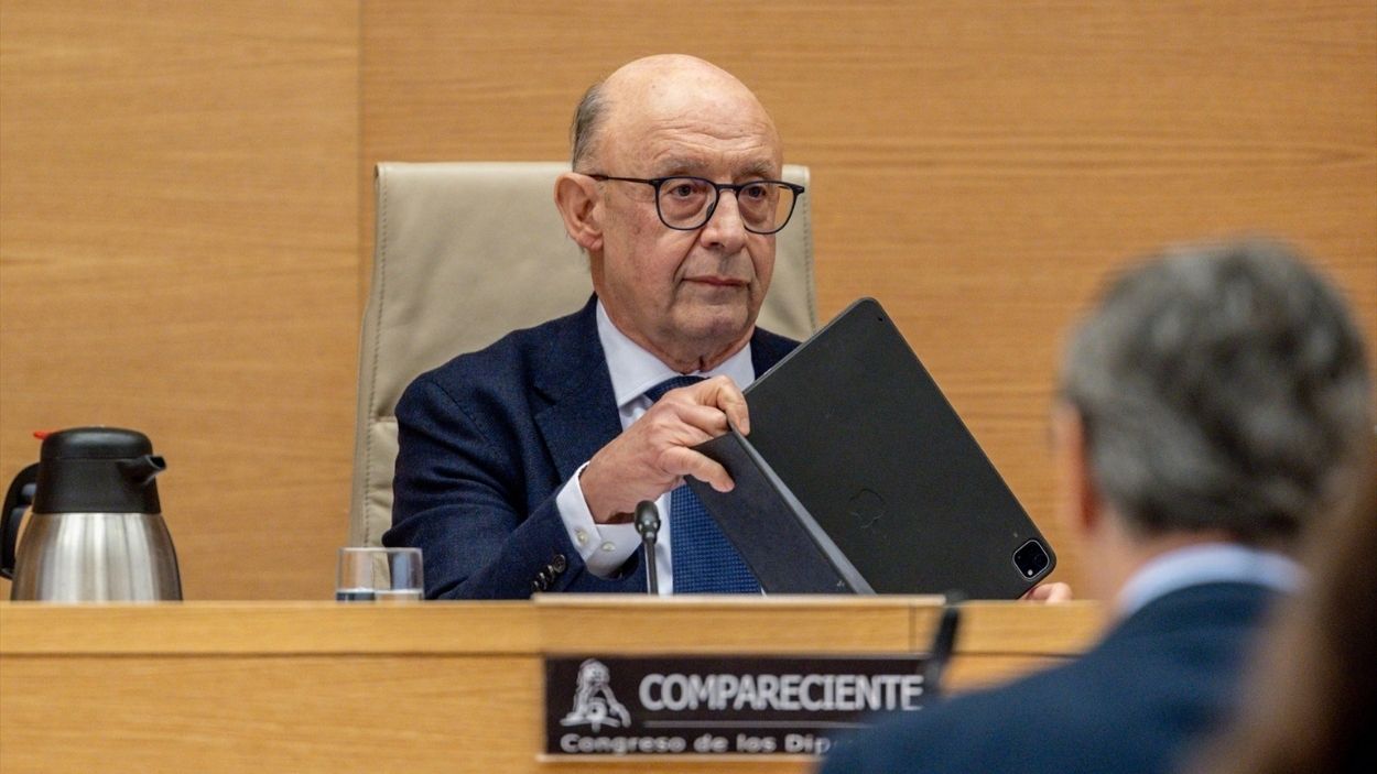 El exministro de Hacienda y Función Pública Cristóbal Ricardo Montoro comparece en el Congreso de los Diputados. EP