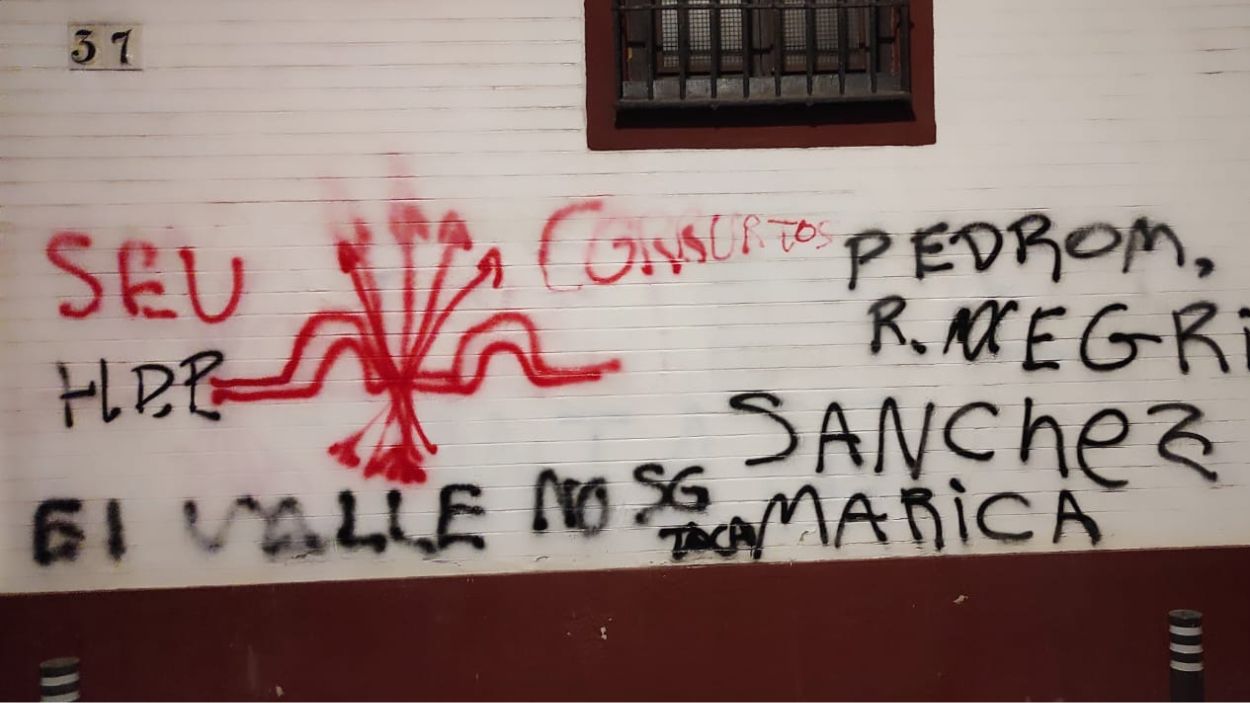 Grafiti en la sede del PSOE A en Sevilla. PSOE A
