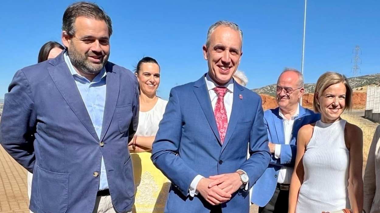 Paco Núñez, presidente del PP de Castilla-La Mancha, y Miguel Ángel Ruiz, alcalde de Puertollano. Archivo EP.