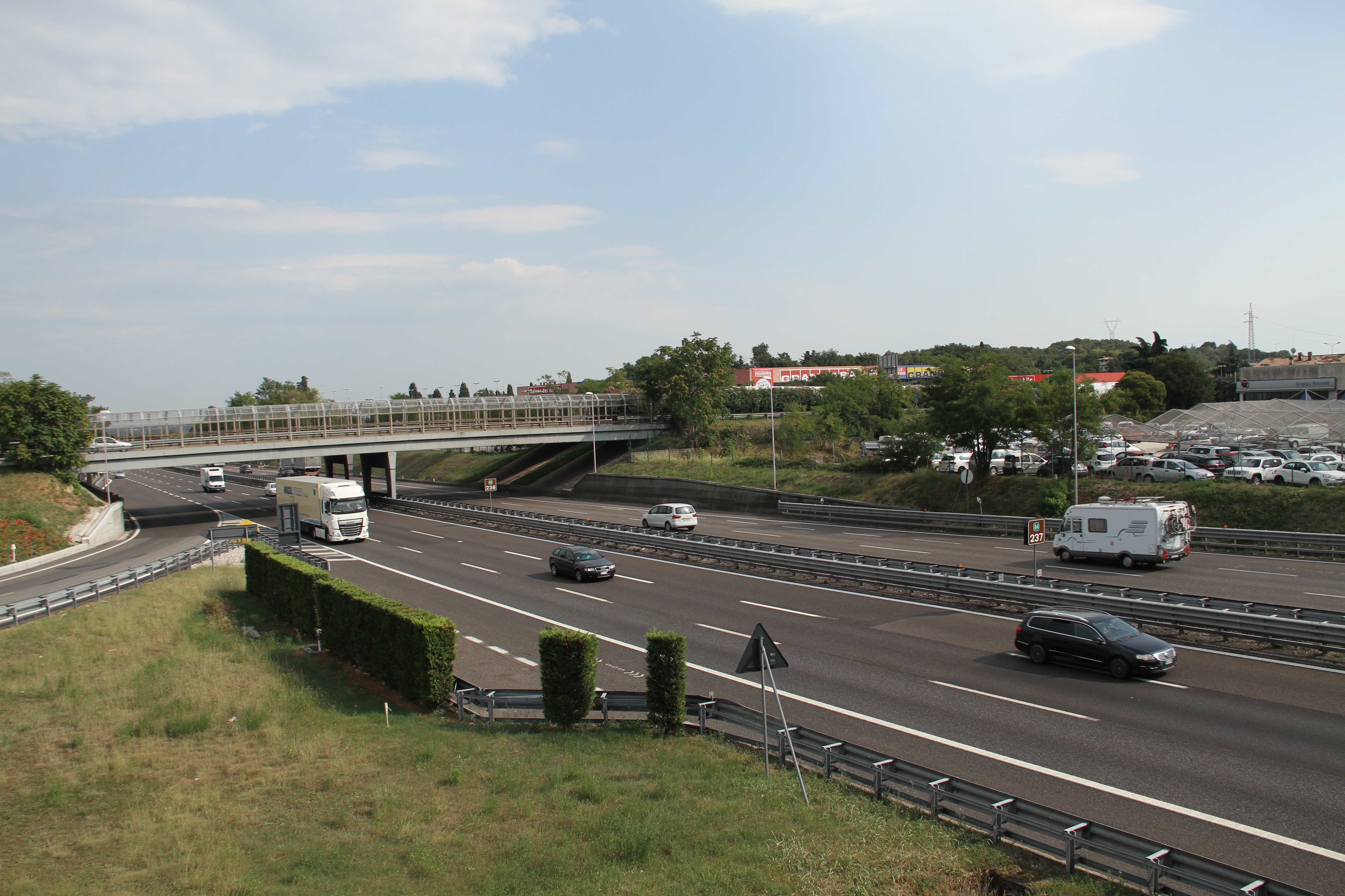 Imagen de la autopista A4 de Italia. Eliminar