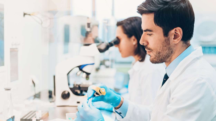 Imagen de un técnico de laboratorio