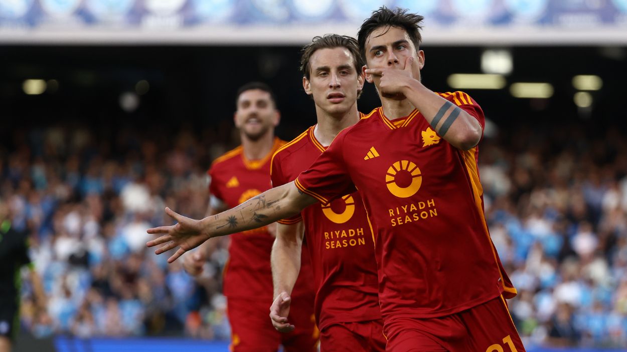 El argentino Paulo Dybala celebra un gol con el AS Roma. EP