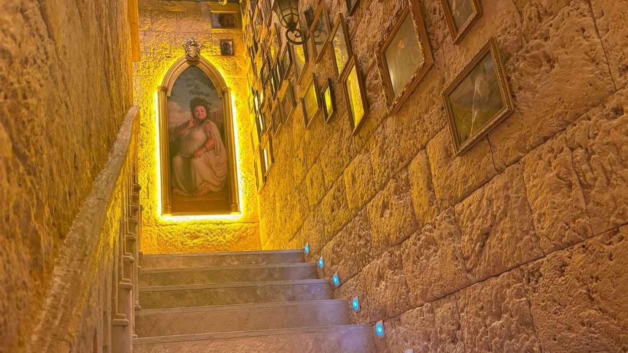 Las escaleras mágicas del restaurante recuerdan a los peldaños inquietos de Hogwarts.