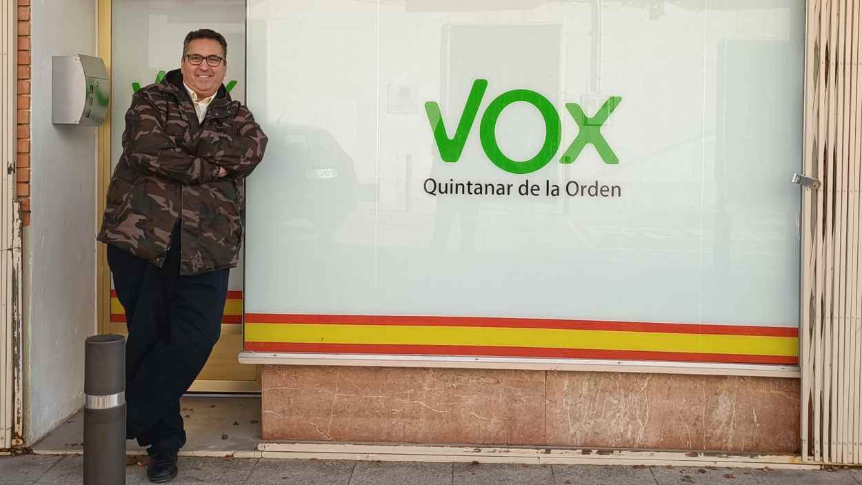 El empresario Manuel López Filgueiras en la sede de Vox de otra localidad de Castilla La Mancha. Vox